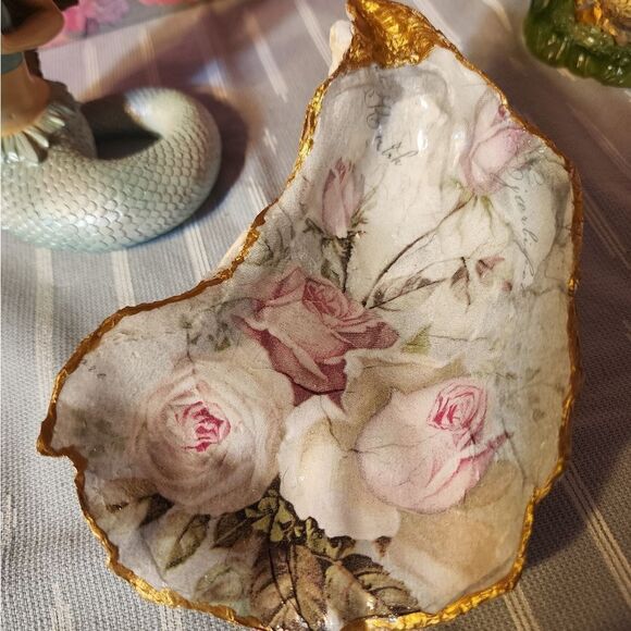 Decoupage large oyster shell  - Picture 2 of 5